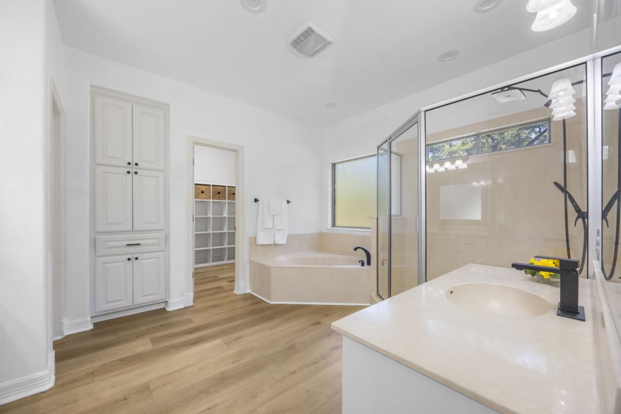 Beautiful Hill Country Home - photo 12