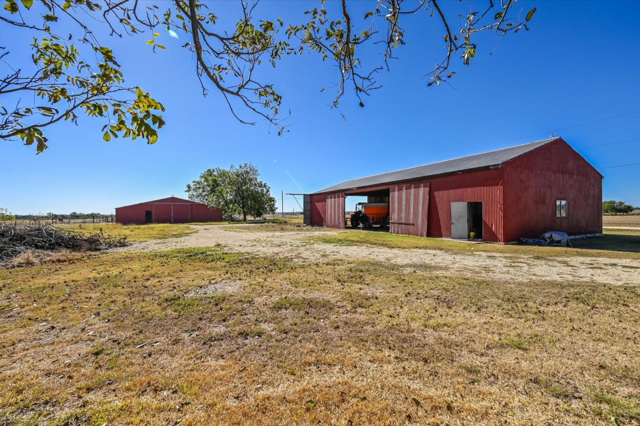 Unrestricted, Fully Fenced, 25.5 Acres and Home - photo 11