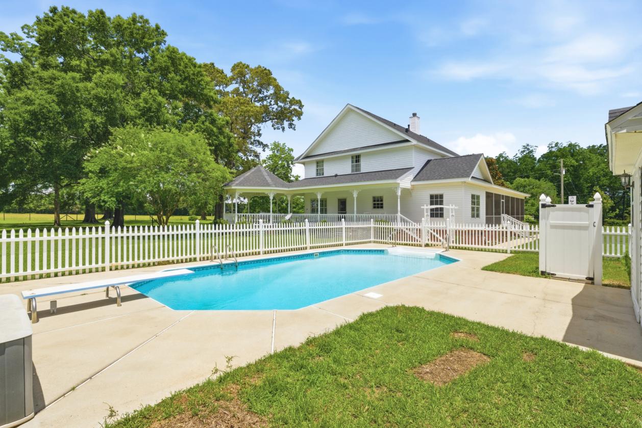 NW Florida, Antebellum-Style Home, Paddocks & Pool - photo 8