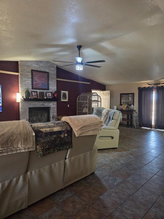 2.2 Ac Horse Prop with Shop & 6 covered stalls - photo 14