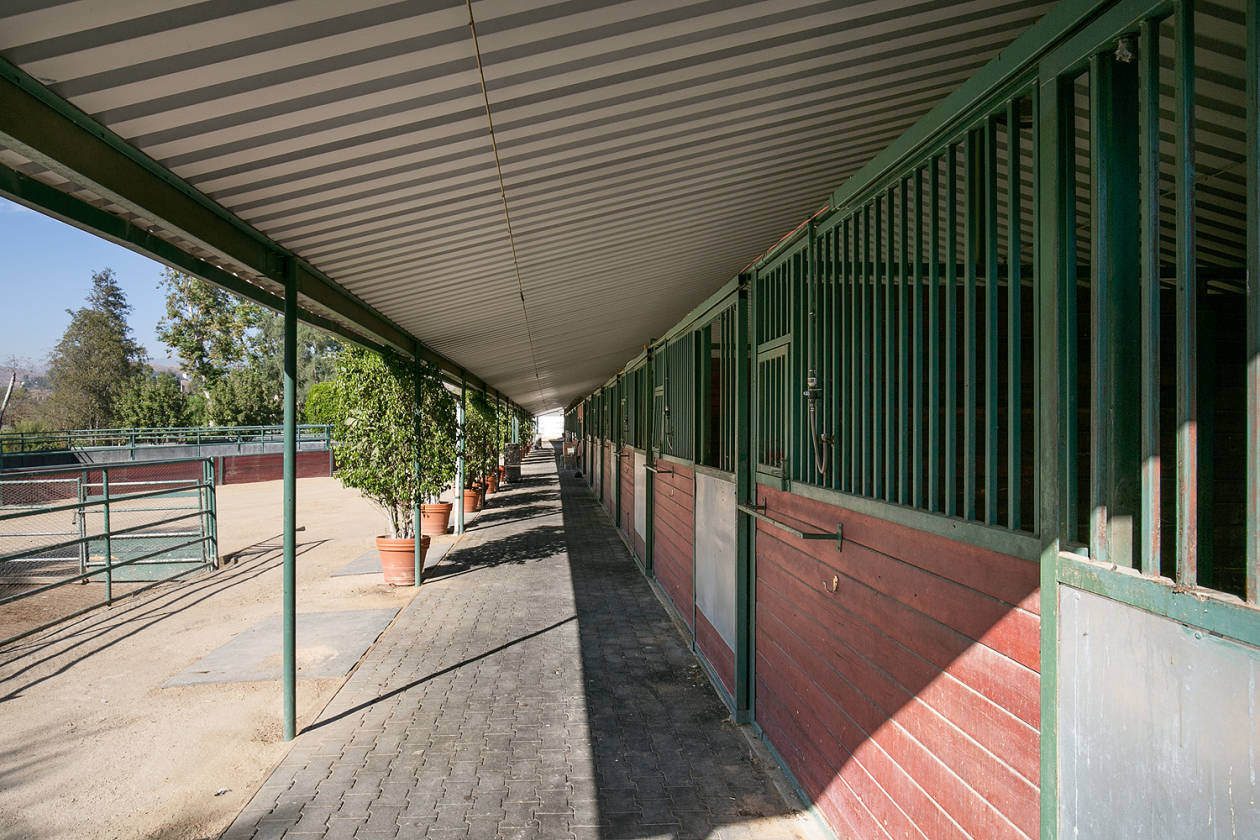 LOS ANGELES Own a 5Acre, 60Stall Horse Farm in... Los Angeles, Los Angeles County