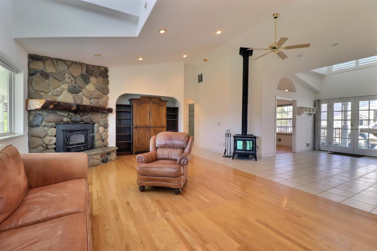 Beautiful Horse Property on 5.37 Acres - photo 9