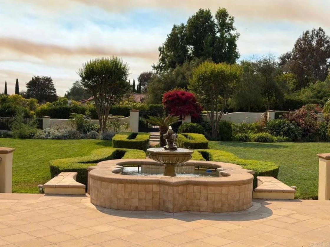 Italian Villa in Prestigious Equestrian Community - photo 5