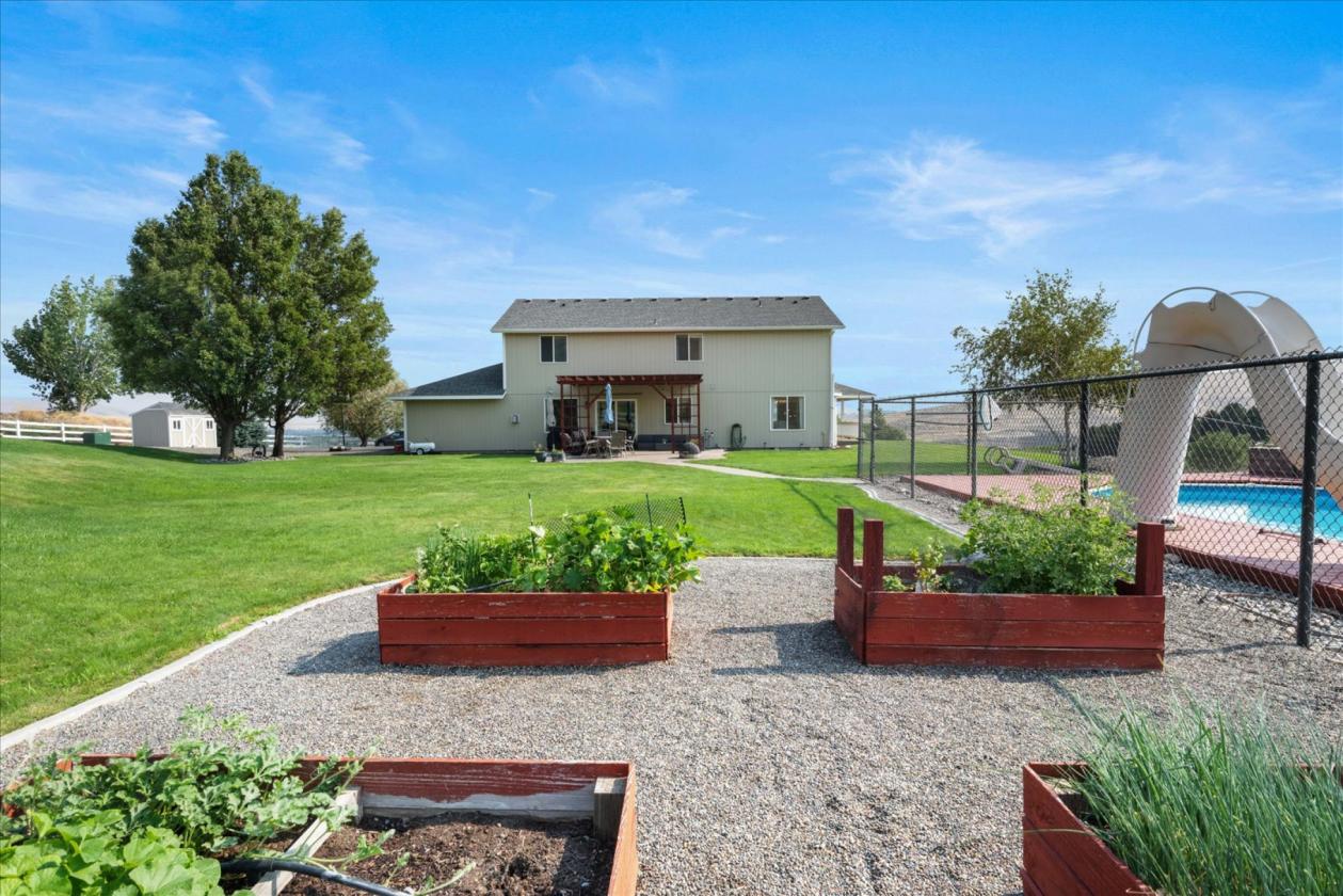 5.4 Acres, Shop, Barn & Pool near Tri-Cities - photo 30