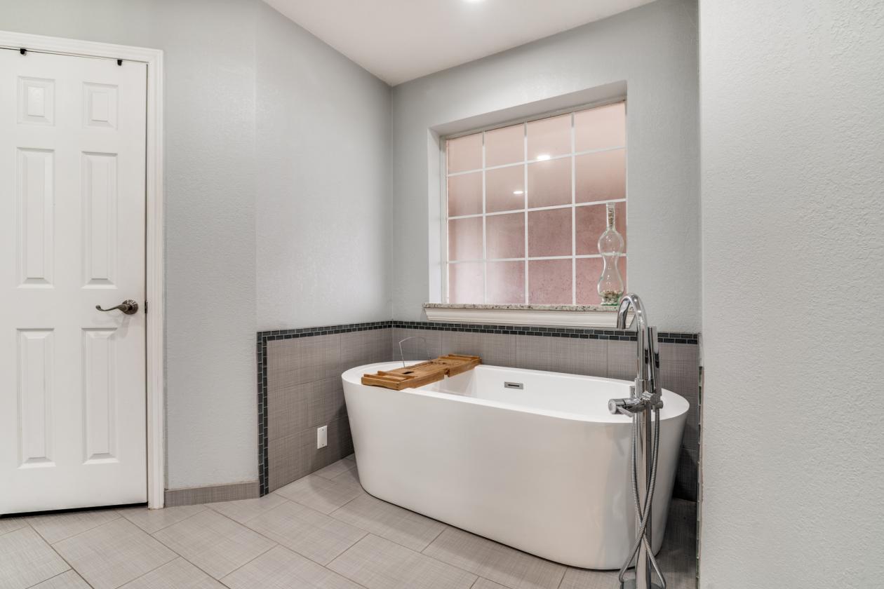 Gorgeous home on 23+ acres, ready for your horses. - photo 14