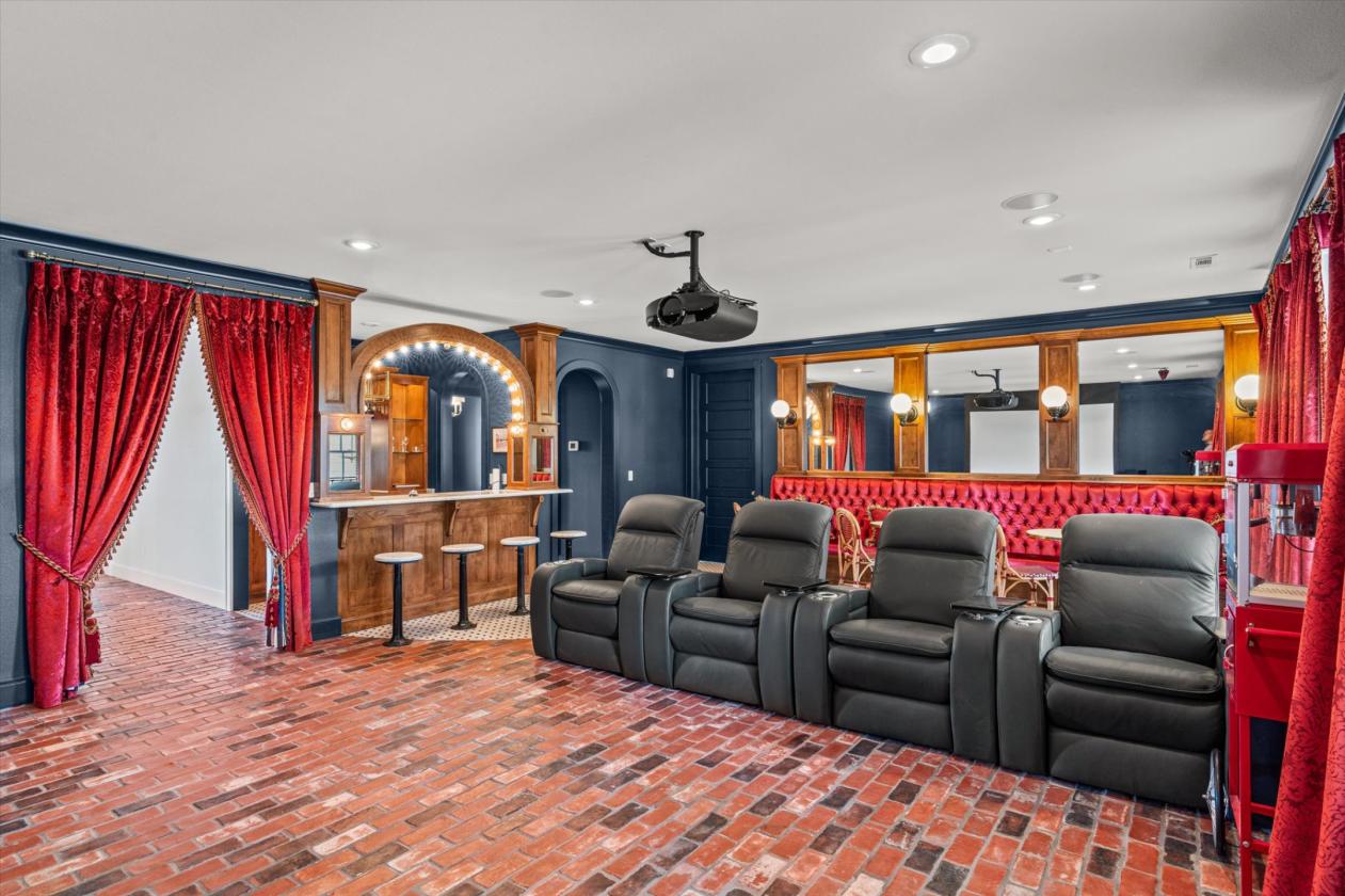 Luxury Lake Front Estate w/ Indoor & Outdoor Arena - photo 27