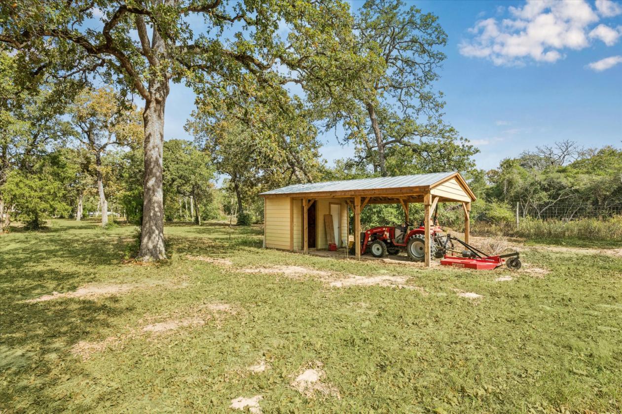 Beautiful Horse Barn on 5.2 Acres - photo 12