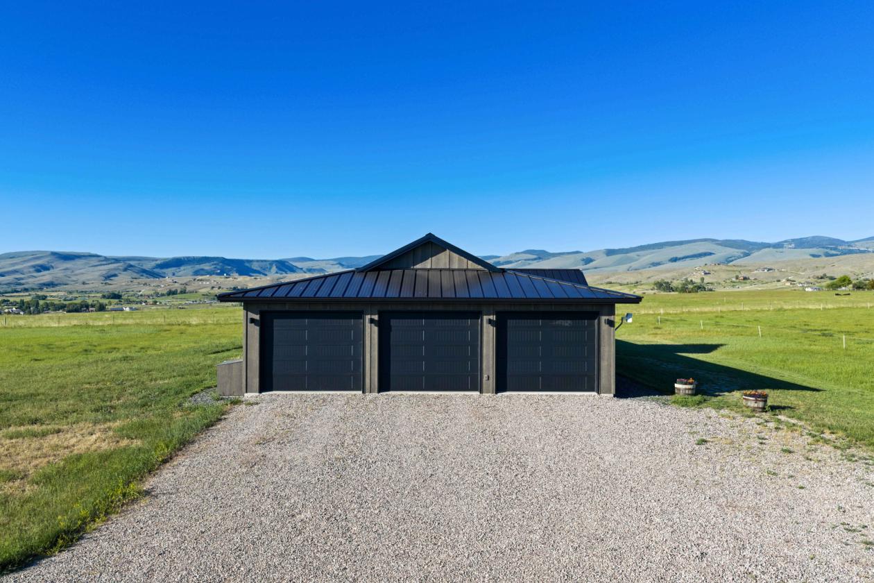 Exceptional horse property with beautiful views - photo 20
