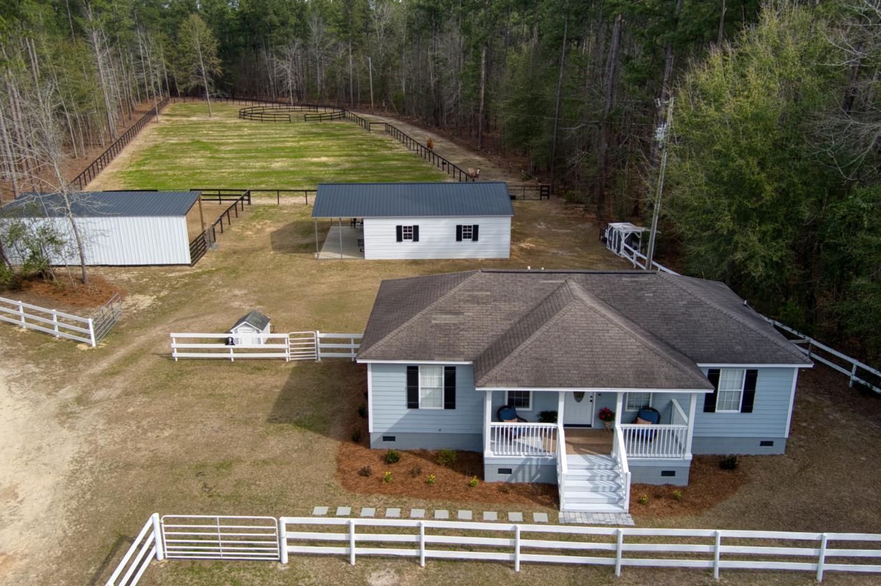Turnkey & Private 2-Acre Horse Property - photo 4