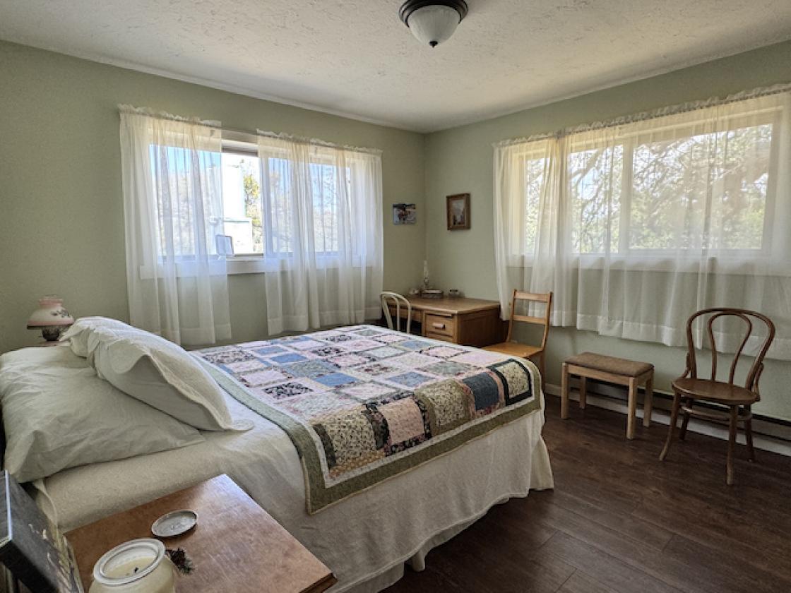 RARE OPPORTUNITY FOR PRIVACY, SPACE & CONVENIENCE - photo 12