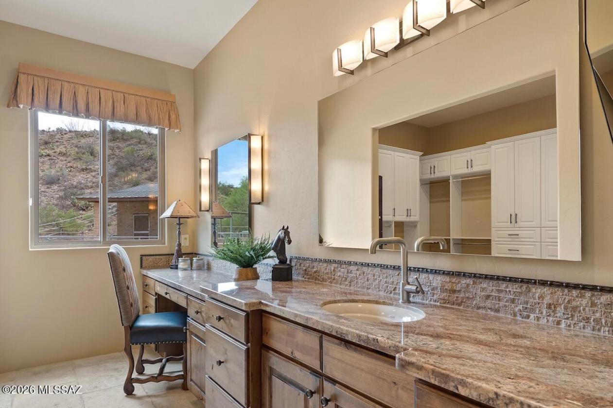 Private Ranch Estate with Stables - photo 23