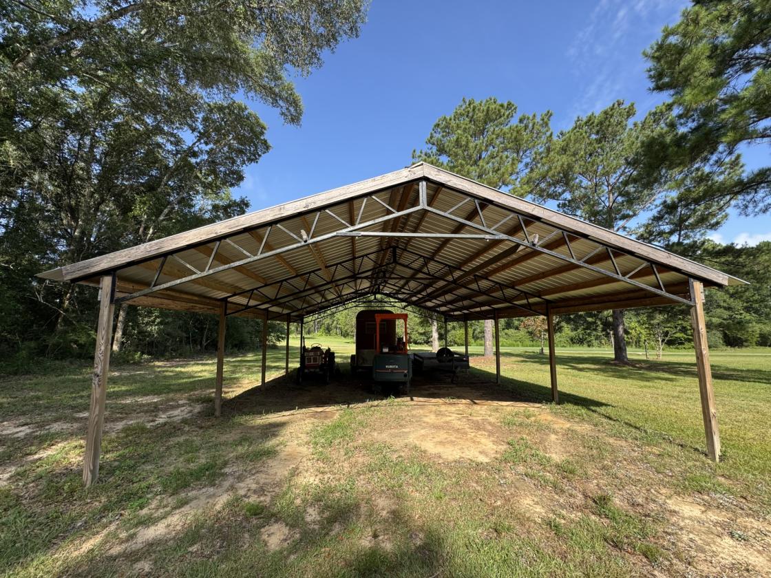 6+ Acres on Golf Course, 2 Barns, 1 House, NO HOA - photo 10