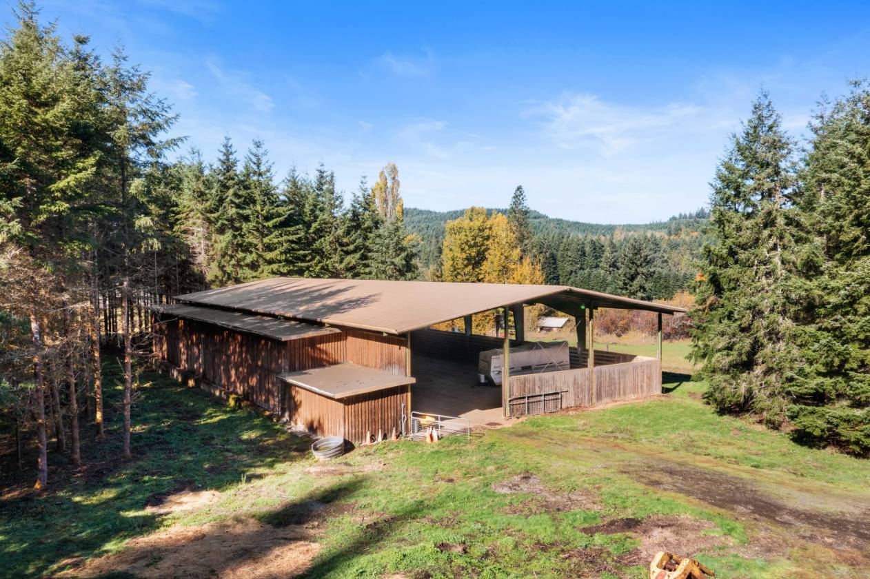 INDOOR ARENA - 35 ACRES - LOG HOME - photo 10