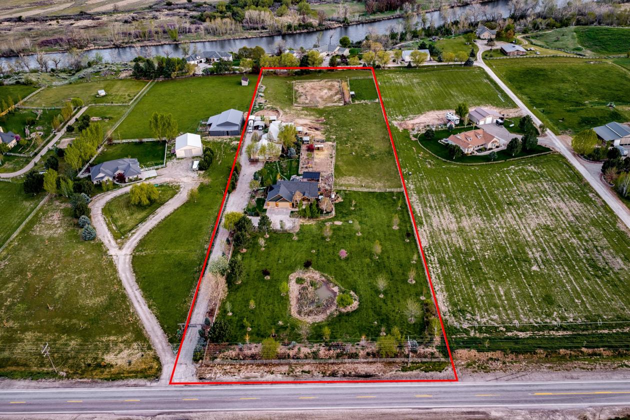 Home, Guest Quarters, Barn, 5 acres, arena & MORE! - photo 13