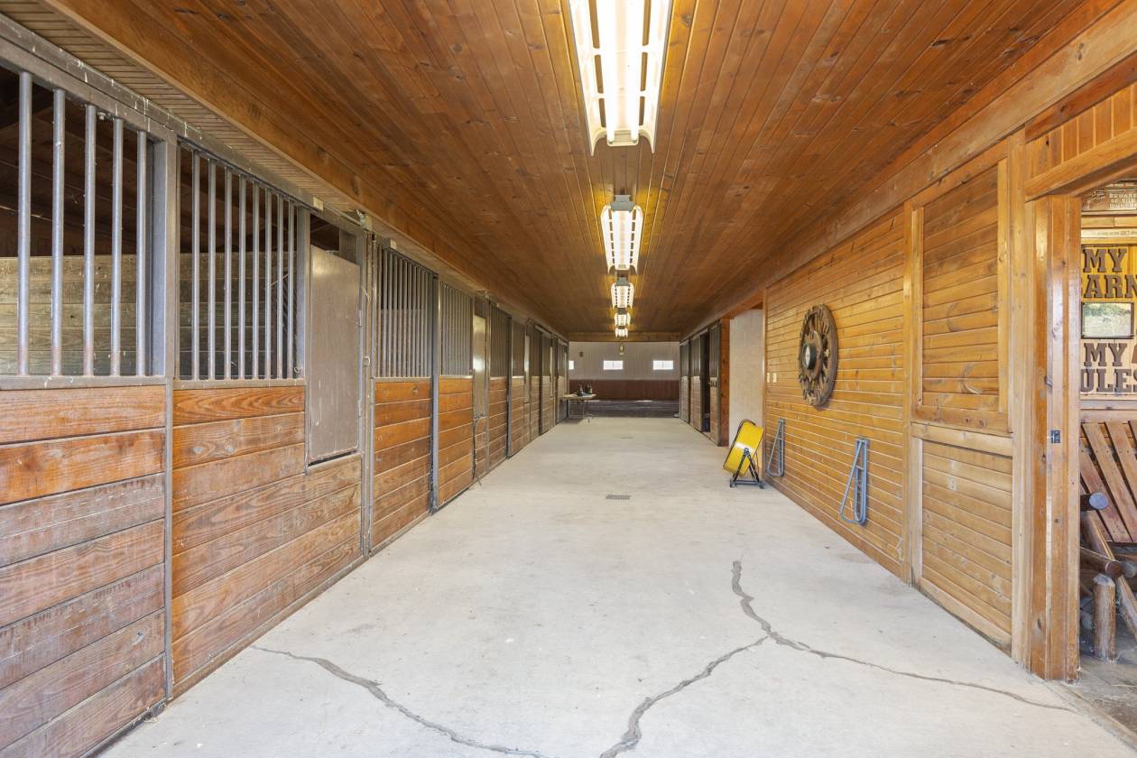 NEW PRICE! 38 ACRE HORSE FARM! - photo 20