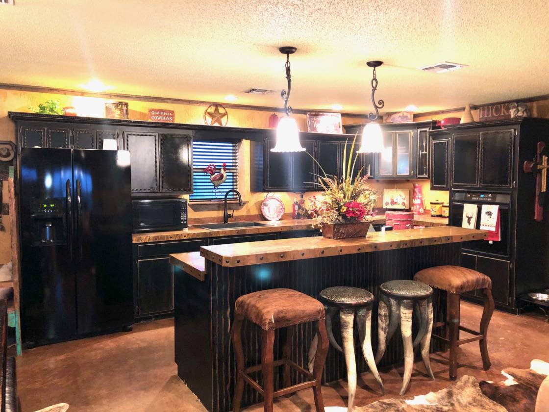 Exceptional Barndominium on 4.28 Acres! Home w/over 1750 SF, 3