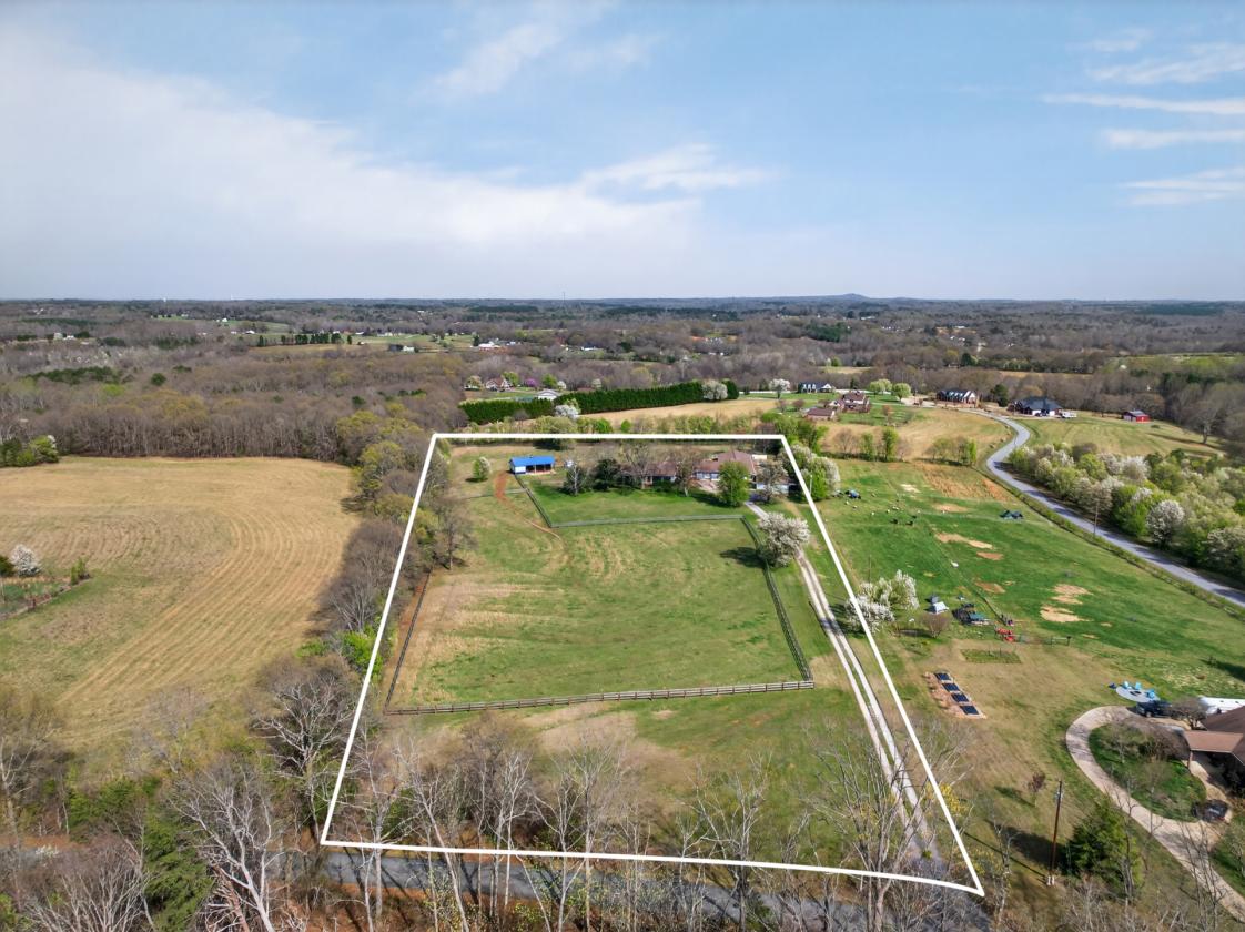 CLOSE TO TRYON Horse farm with 30+ kennel facility - photo 2