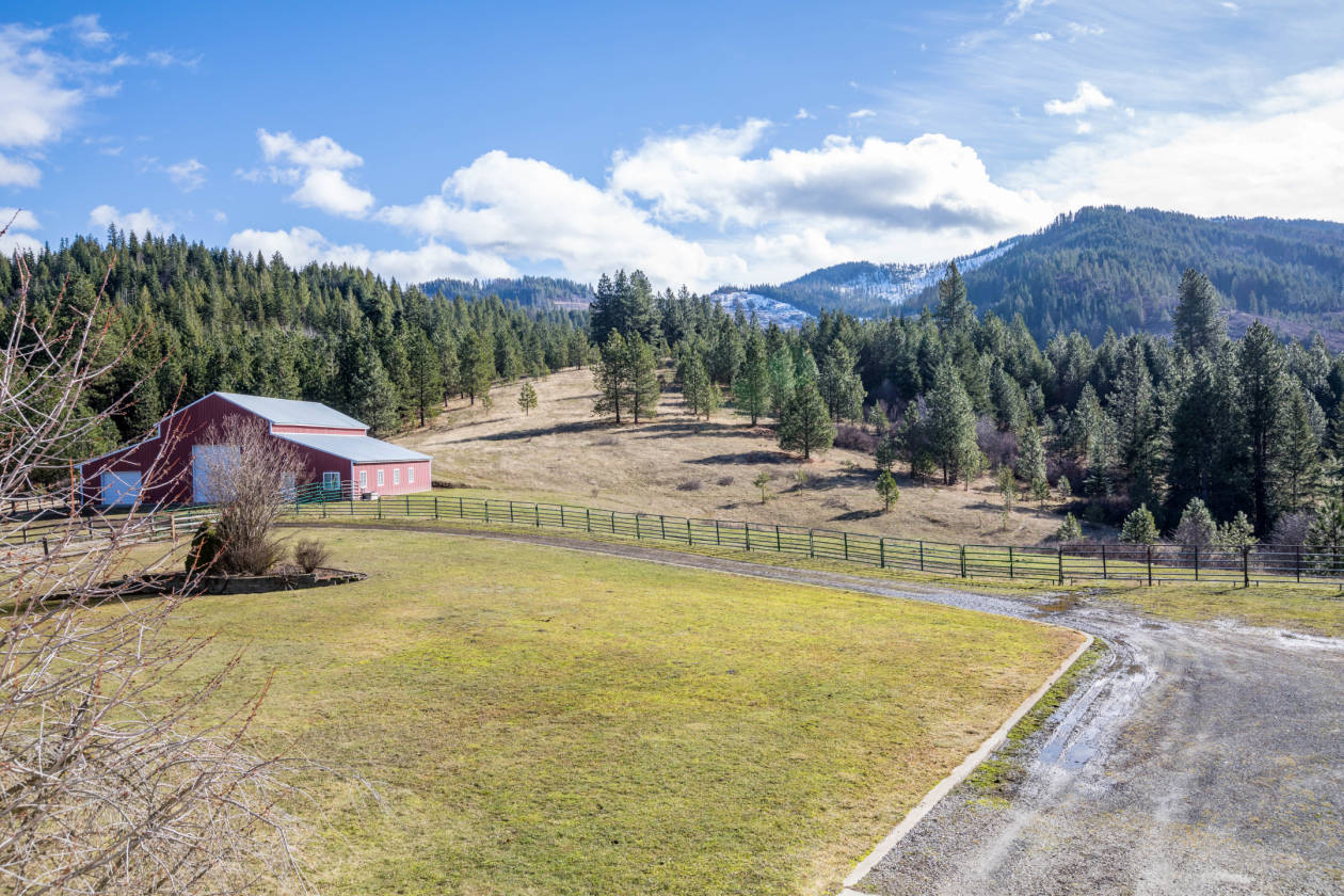 190 Acres With very nice Home and Barn Medimont, Kootenai County, Idaho