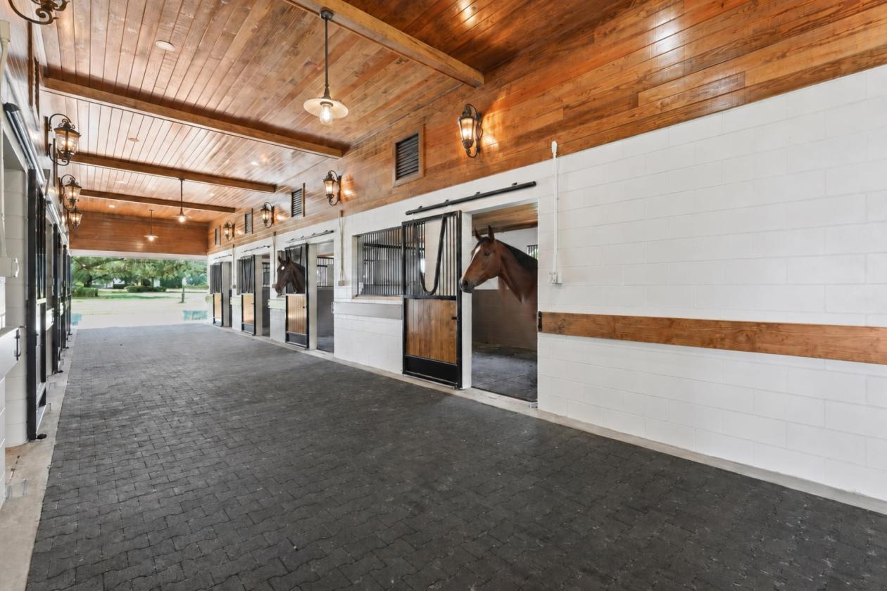 LUXURY TURNKEY 28.62-ACRE EQUESTRIAN ESTATE - photo 21