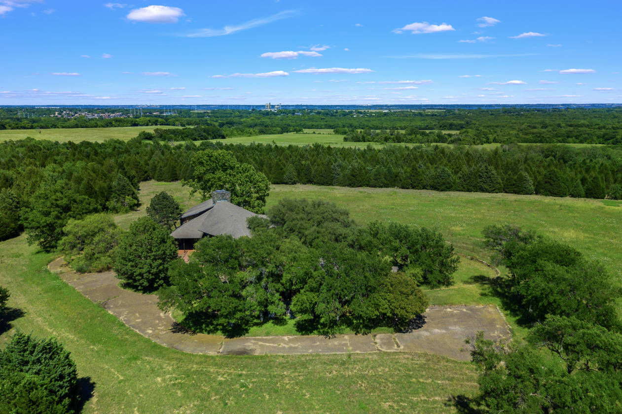 78+ Acres with Trees, 4 Homes,Town of Sunnyvale, Texas close