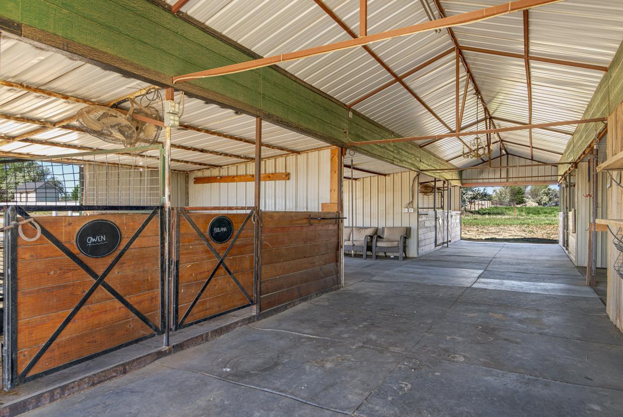 Well-situated Equine property with Frontrange view - photo 12