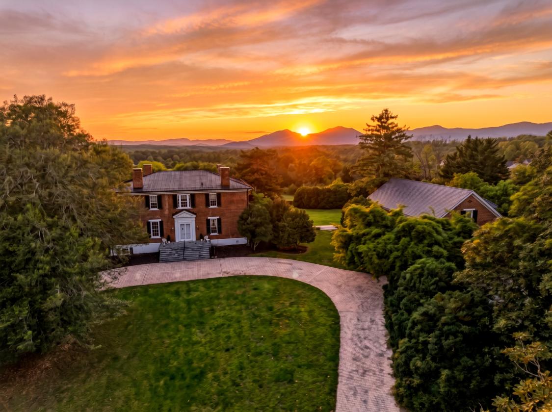 Magnificent views on this colonial home with 24 ac - photo 2