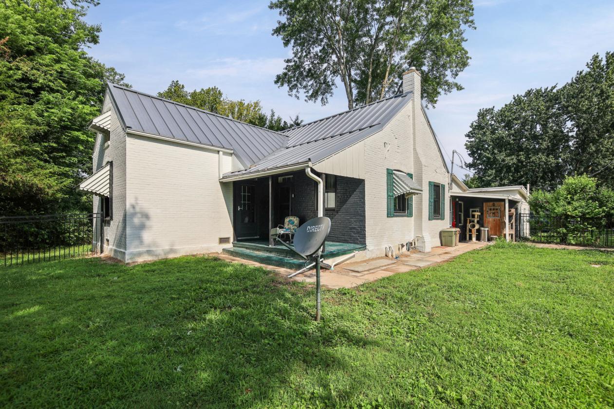 Historic Equestrian Retreat on 4.28 Acres - photo 14
