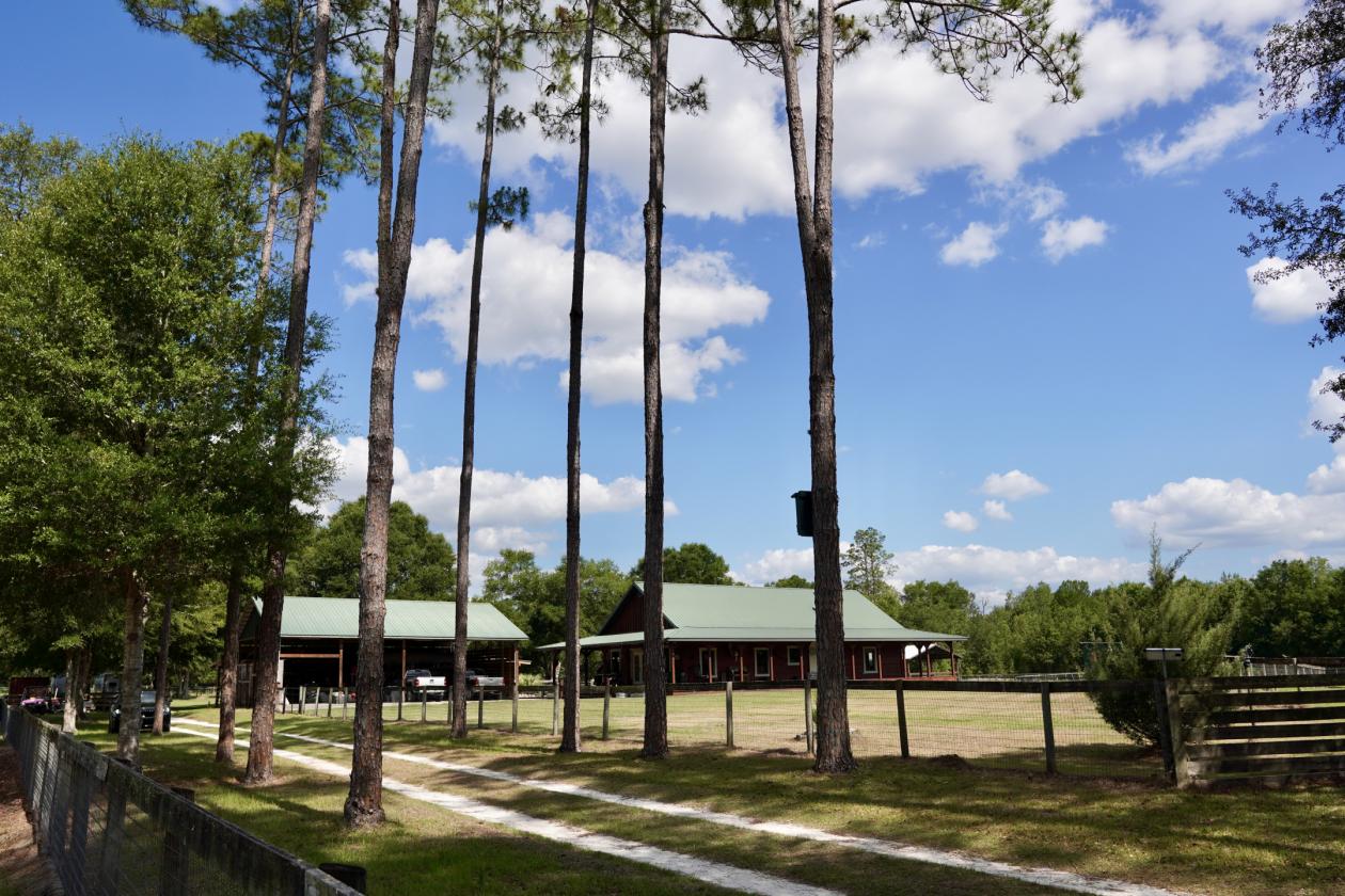 Exceptional gated equestrian estate - photo 1