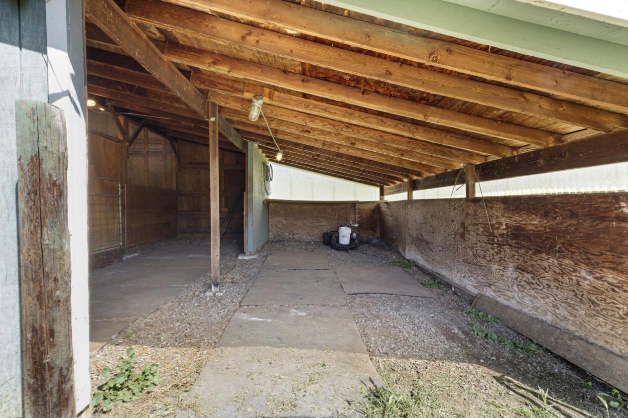 5 Acre horse property, fully remodeled home! - photo 18