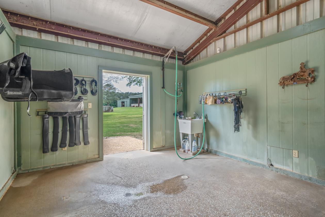 An Iconic Equestrian Estate - photo 28