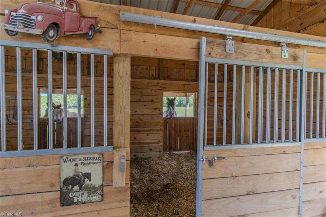 Luxury equestrian farm with custom home - photo 19