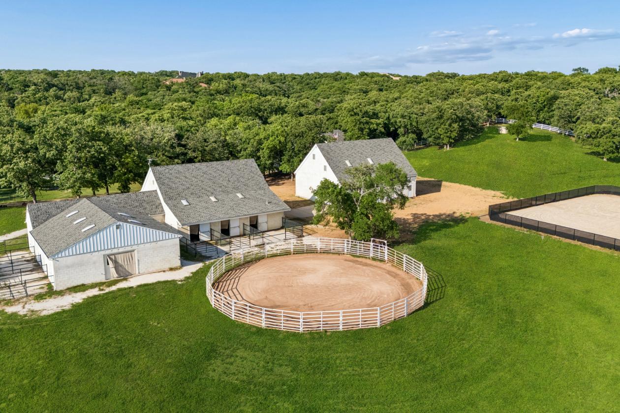 Private Equestrian Retreat in Butterfield Junction - photo 19