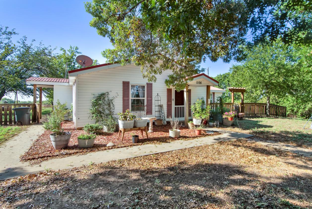 8.25 Acre Horse Property with Cozy Ranch House - photo 20