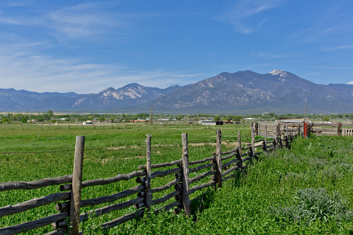 Rare Equestrian Ranch in the Taos Valley with Water Rights Taos, Taos