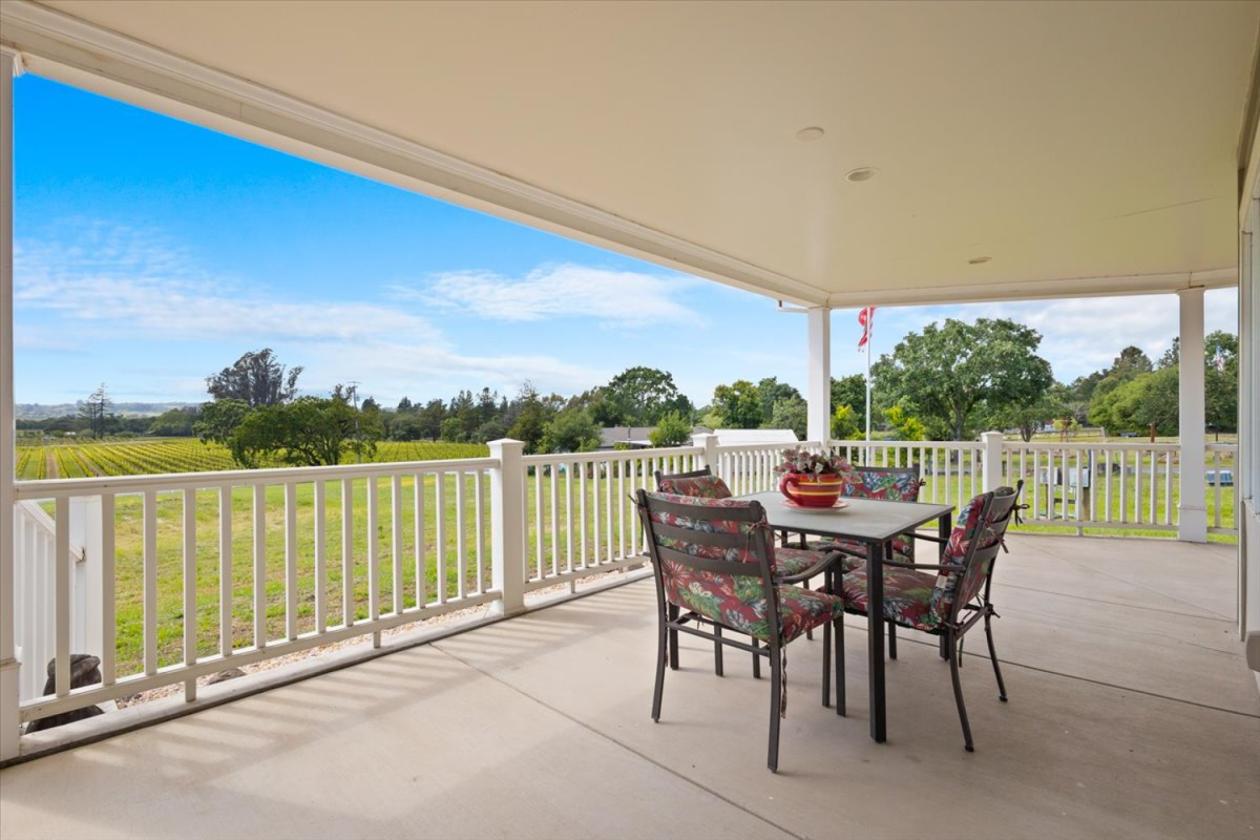 Modern Victorian Inspired Farmhouse on 2.74 acres! - photo 6