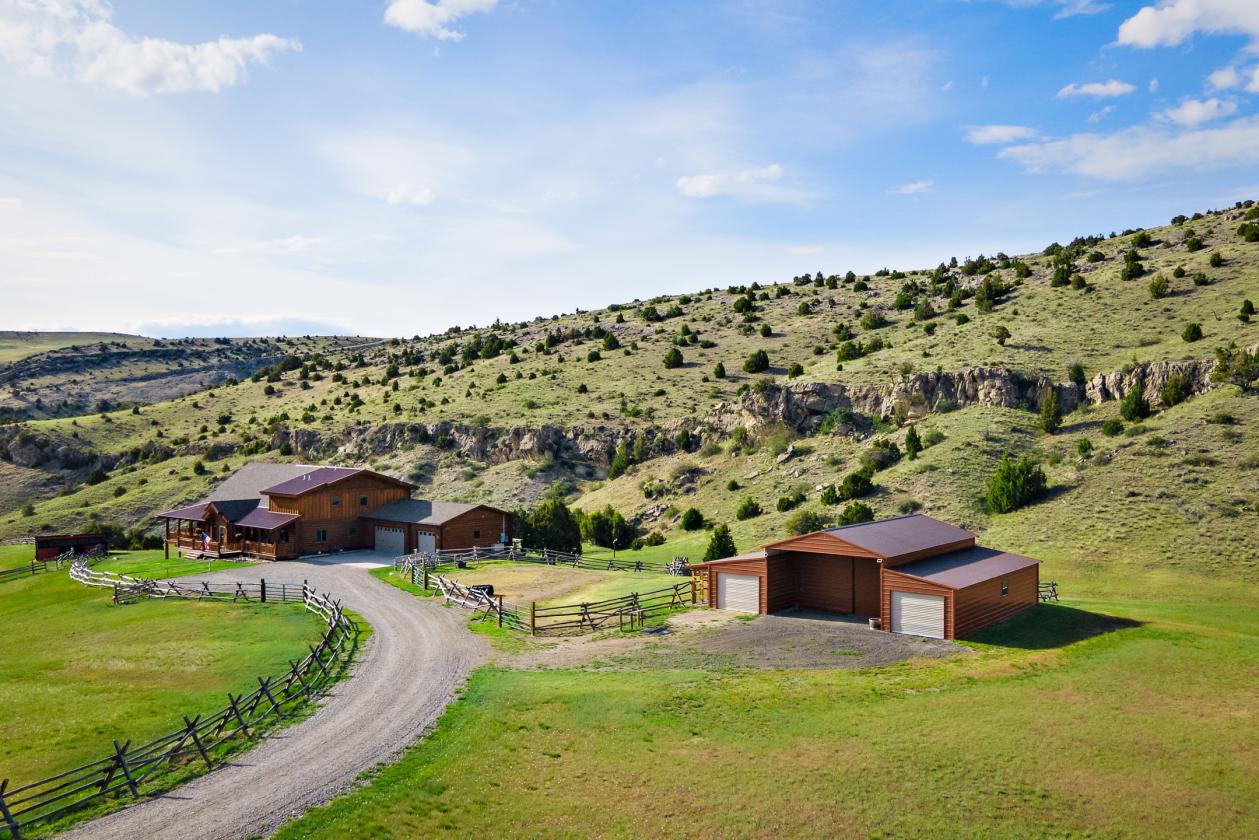 Dream log home on 20 Acres - Fenced & Ready - photo 5