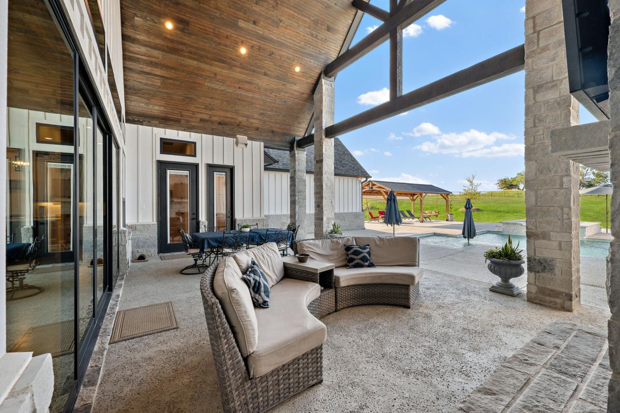 Horses Welcomed | Modern Luxury Farmhouse | 4 Acre - photo 19