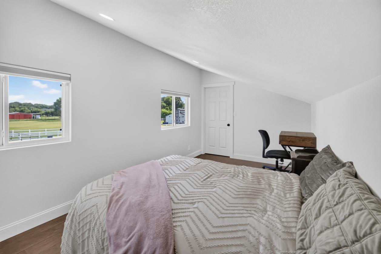 3.8 Acres Just Minutes Away from the City - photo 14