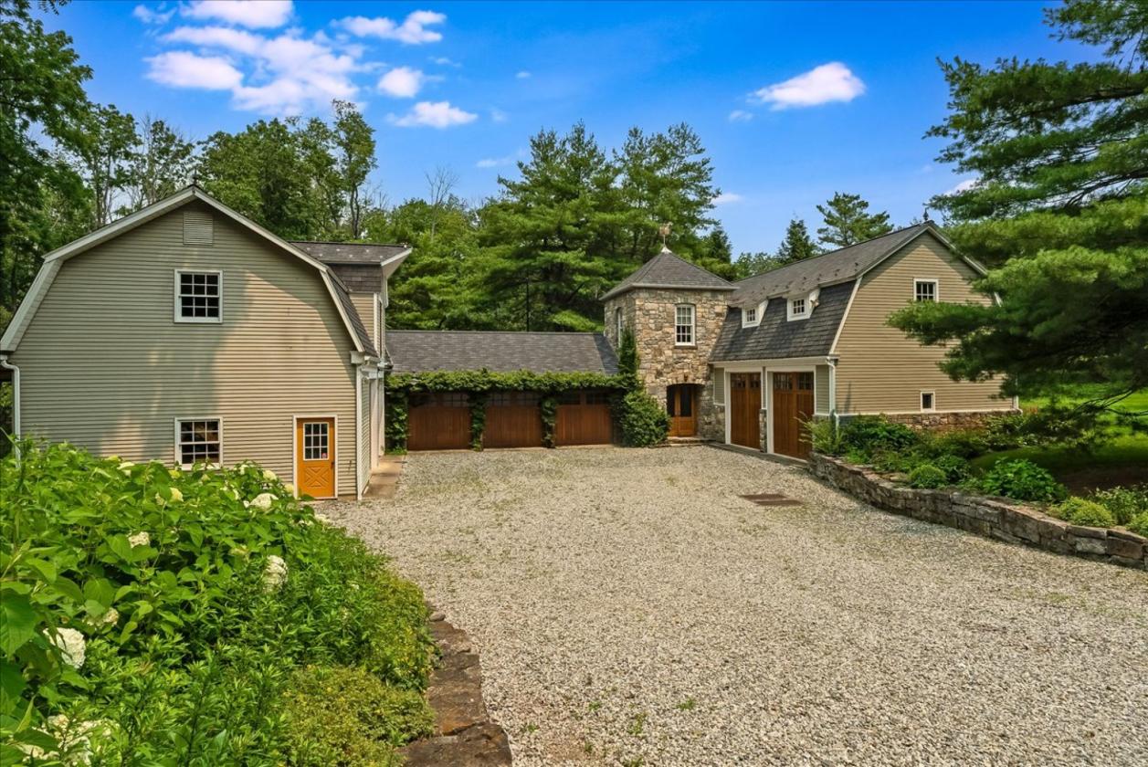 40 Acre Luxury Estate with multiple outbuildings - photo 3