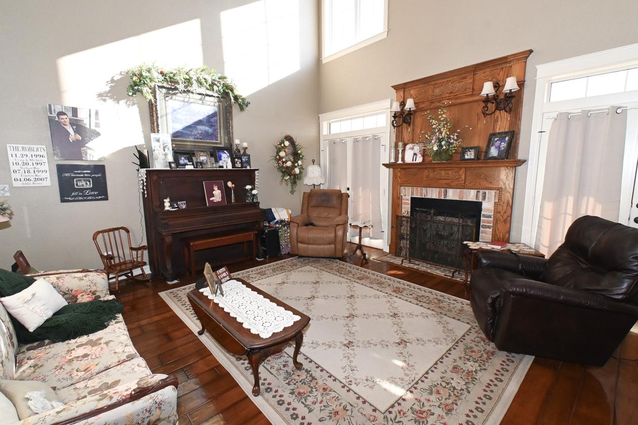 39+/- acre Horse/Cattle Ranch w/ponds - photo 9