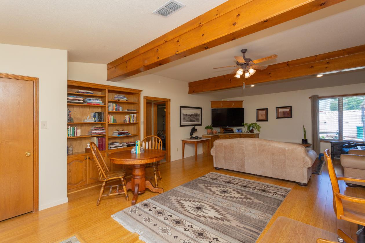 Equine enthusiasts dream property! - photo 8