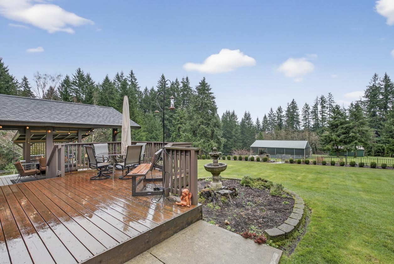 2 Barns with Lighted Arena & 3 Oversized Stalls - photo 24