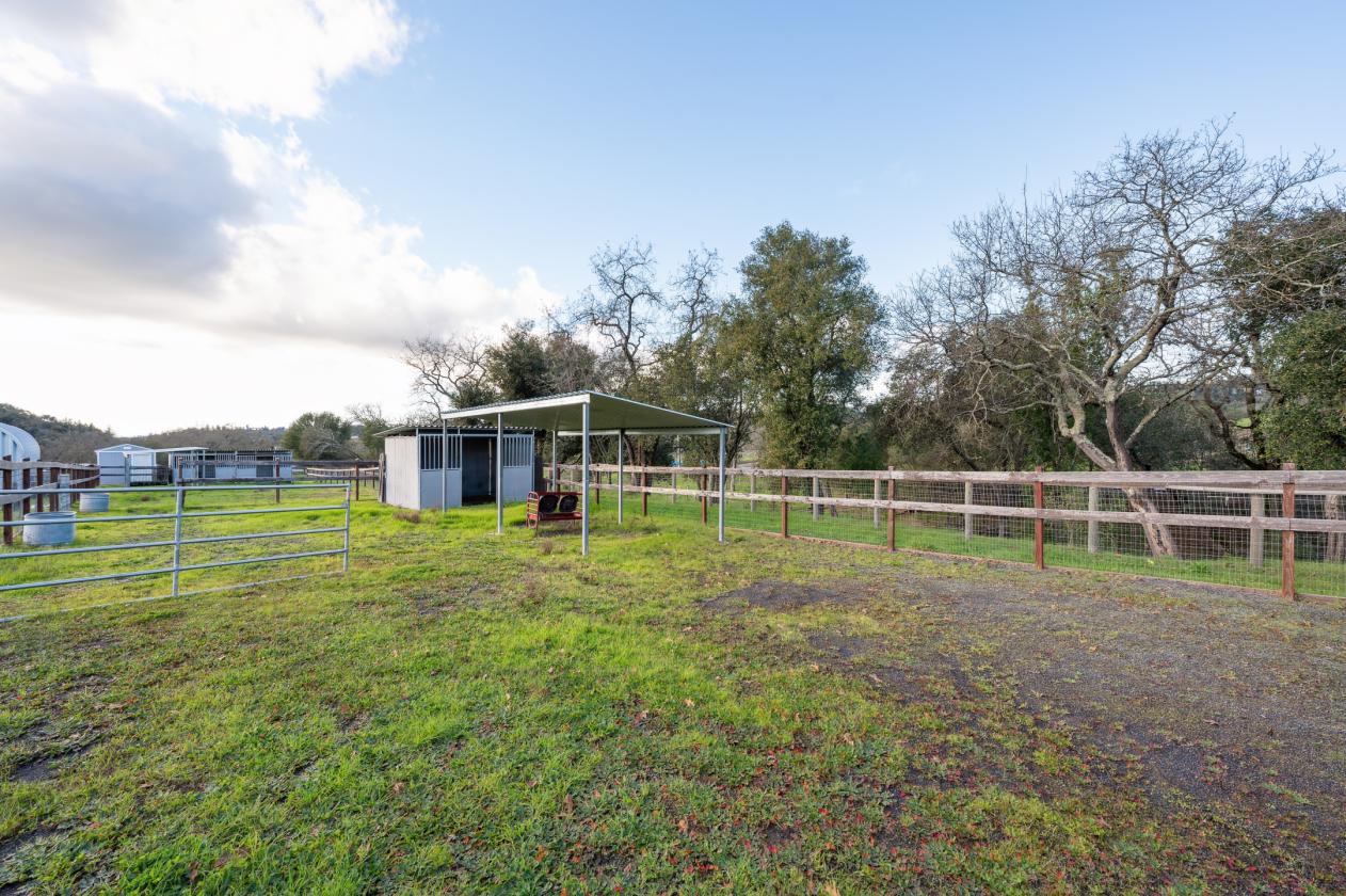 Wine Country Compound with Equestrian Facilities - photo 23