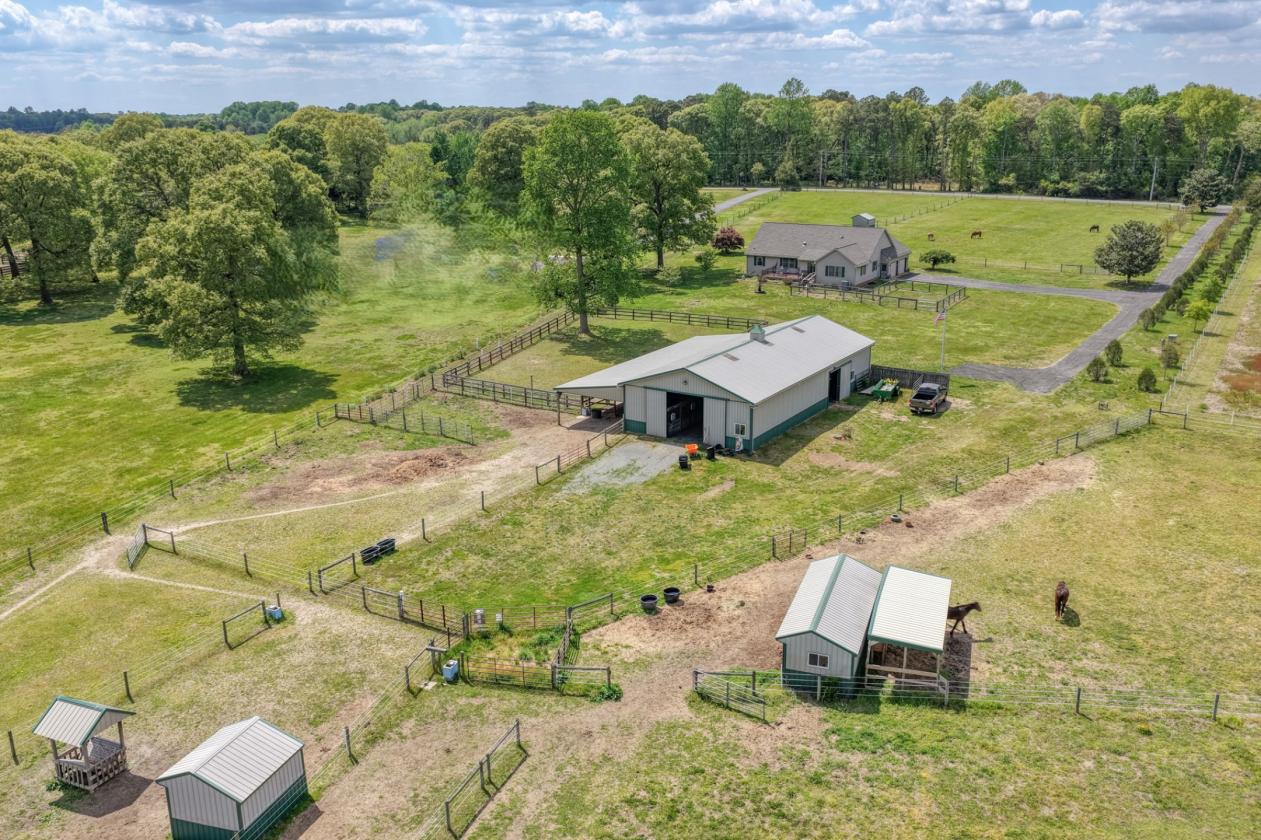 Turnkey Equestrian Estate on 10.9 Acres - photo 12