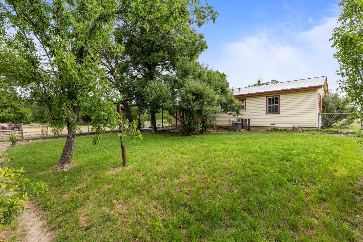 Horse property with gorgeous views - photo 16