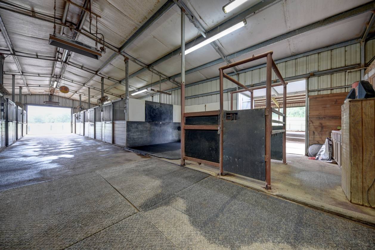 The Price Equine Ranch Horse Training Facility +/... Brenham