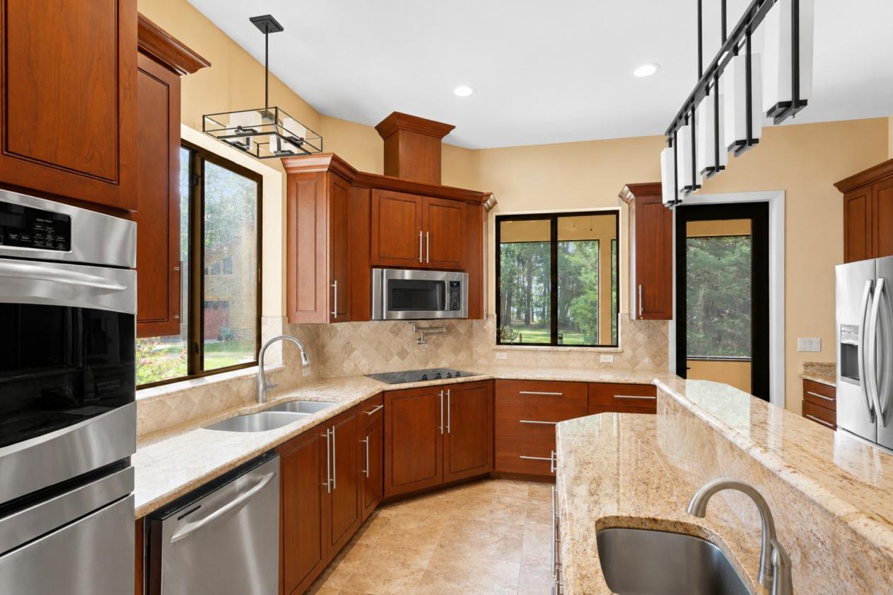Luxury lake estate with acreage and horse stalls - photo 11