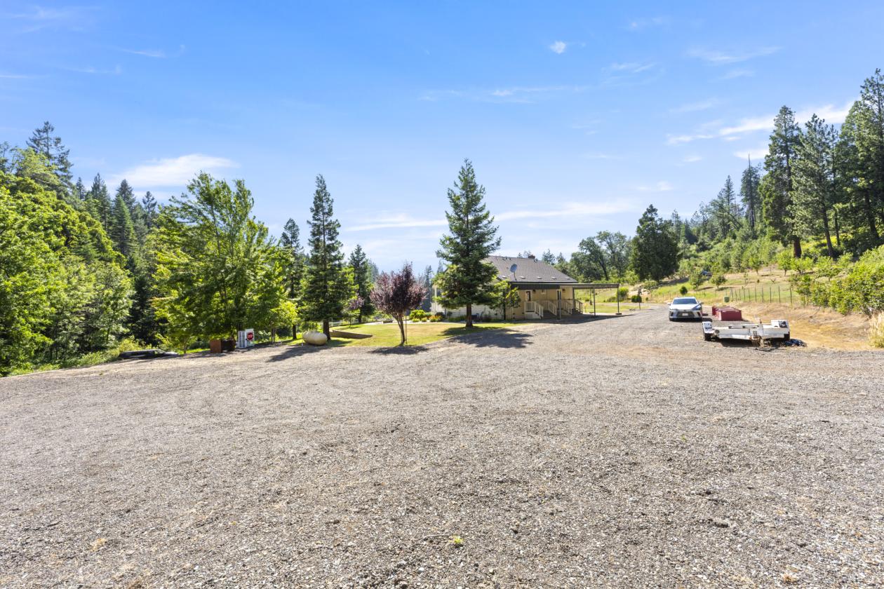 Beautiful Apple Hill Property - photo 19