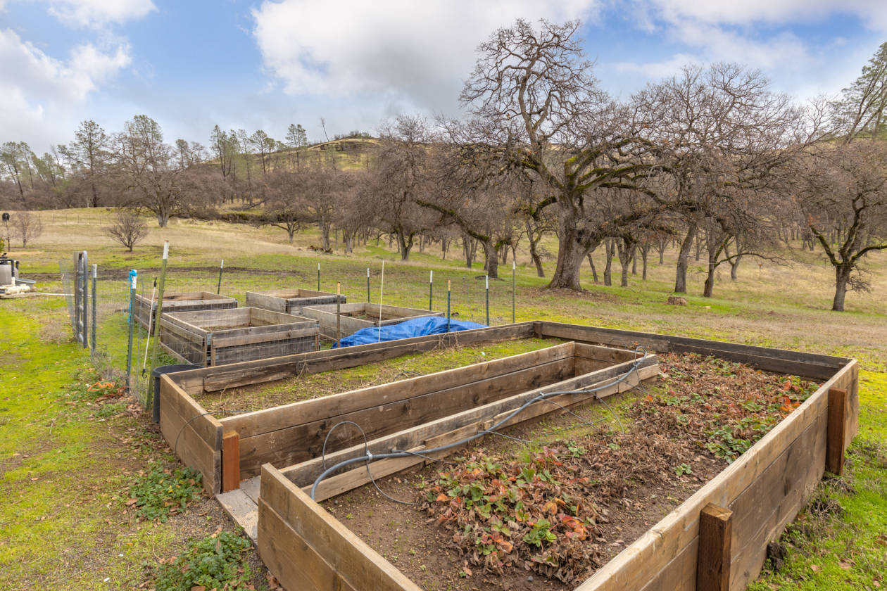 Butte Valley, CA Horse Property for sale! 5 Stalls.... Oroville