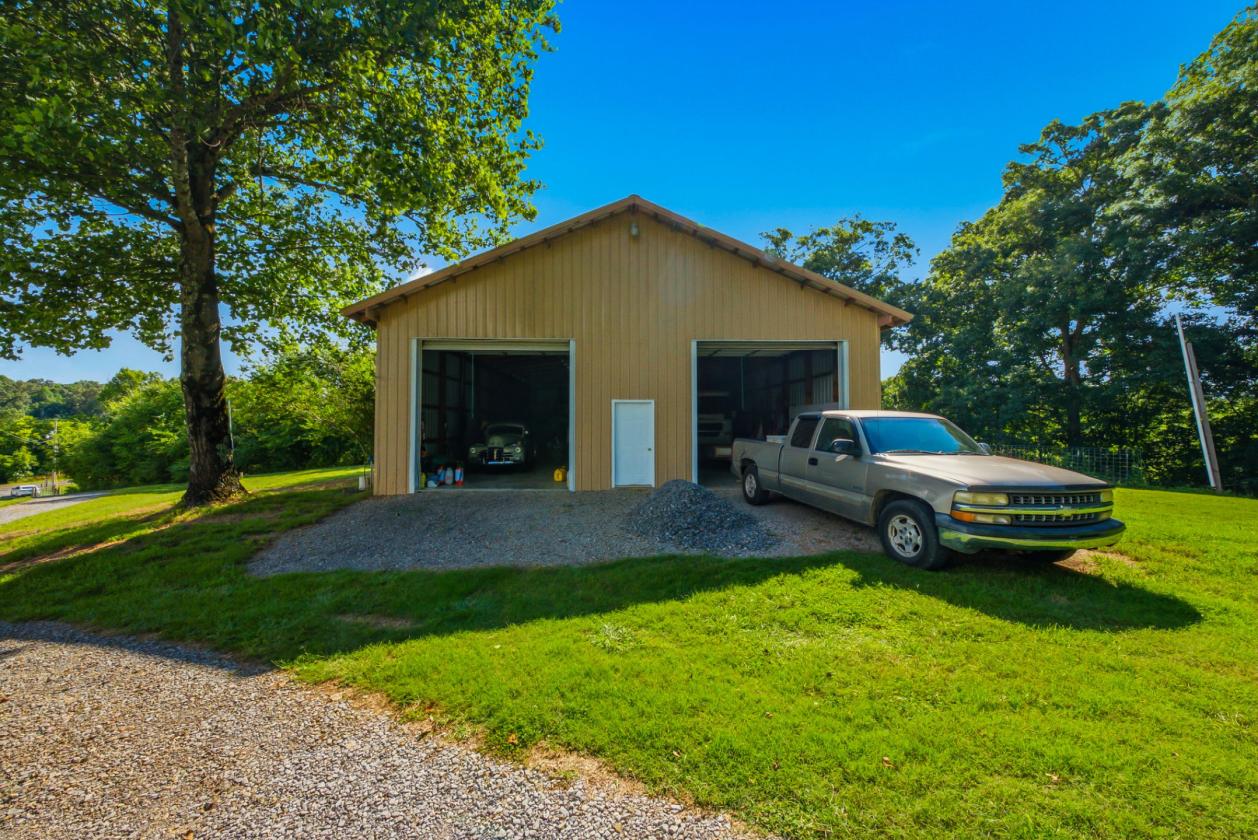 Horse property with mountain views! - photo 23